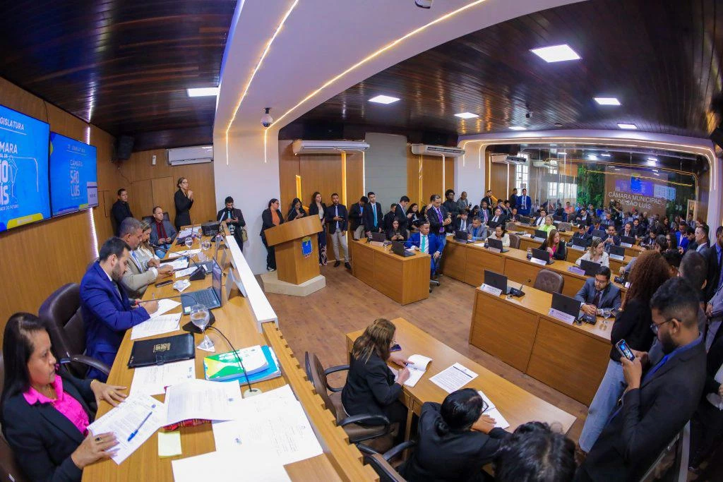 Câmara aprova projeto que proíbe mulher trans de usar banheiro feminino em São Luís