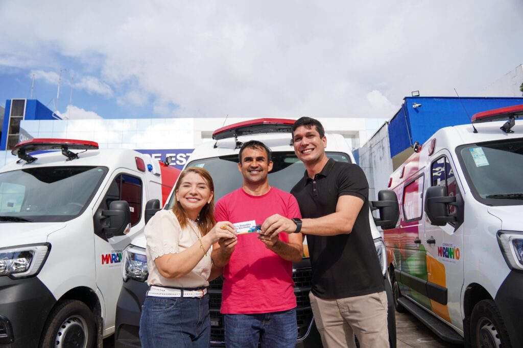 Iracema Vale participa da entrega de ambulâncias para Belágua, Nina Rodrigues e São Benedito