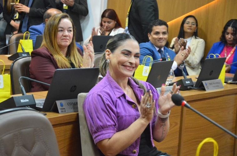 Thay Evangelista homenageia a atleta maranhense Adriany de Paula