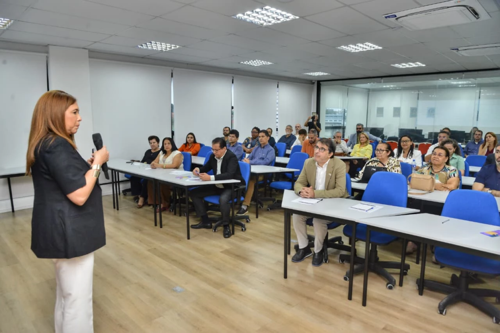 Empresária Fabia Silva discute paradigmas da indústria e internacionalização na FIEMA