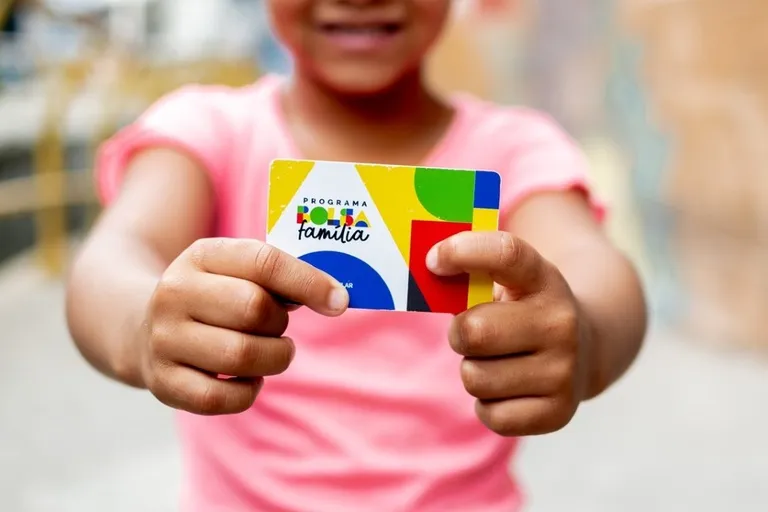 Mais de 190 mil famílias deixam o Bolsa Família no Maranhão após aumento de renda